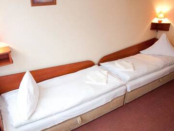 Фото номера Двухместный номер с 2 отдельными кроватями Отель Hotel Żagiel г. Niewiesze 8